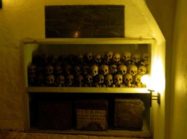 skulls in Catedral de Lima